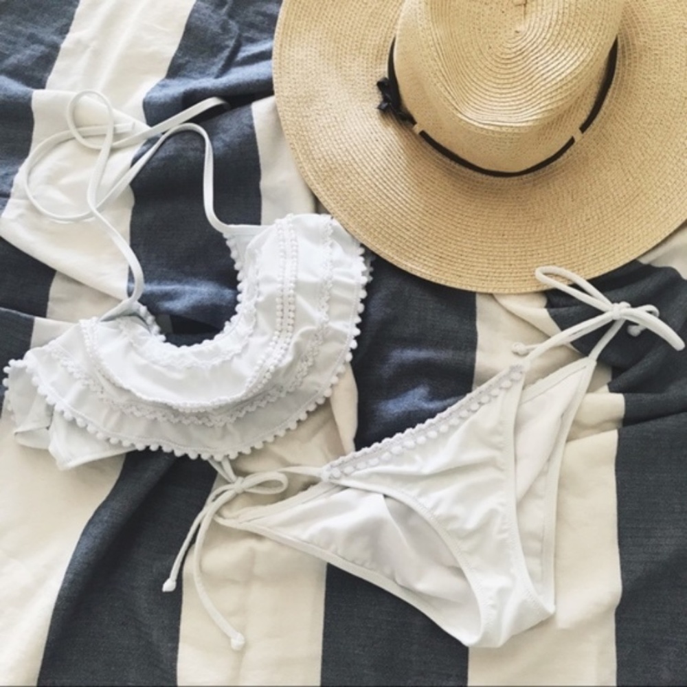 VICTORIA’S SECRET White String Crochet Detailed Halter Bikini Set